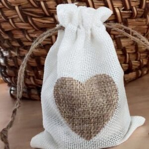 Geschenk: Löwenzahnblüten-Sirup im Herzsackerl
