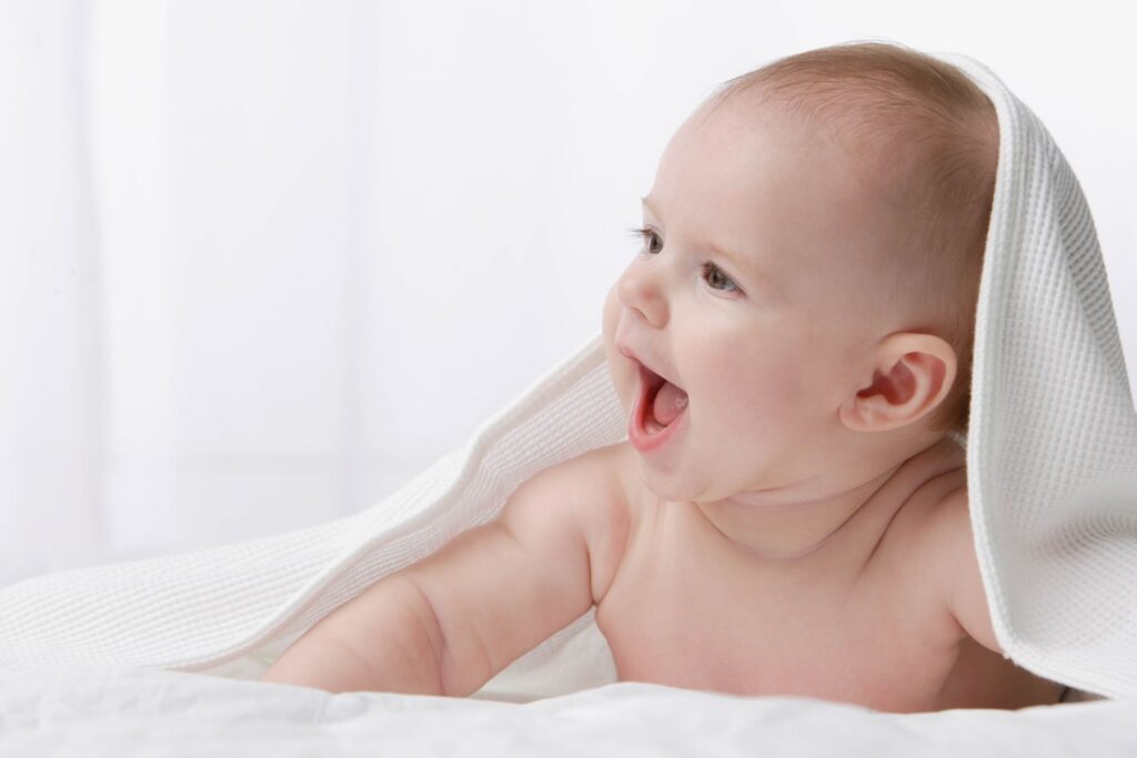 Lachendes Baby. DIY Windelbalsam. Online-Kräuterkurs und DIY Naturkosmetik